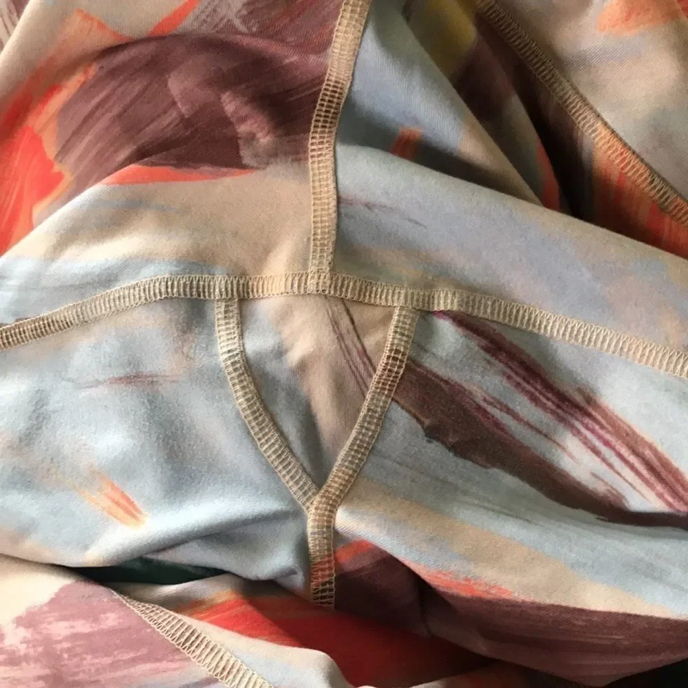 EUC ALO YOGA SMALL AIRBRUSH PAINT STROKE LEGGINGS
